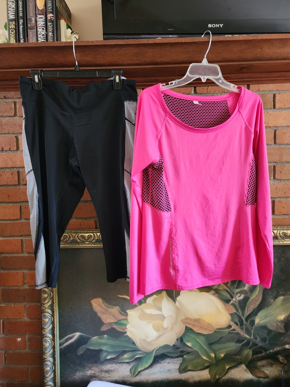 Hot Pink Long Sleeve Athletic Top XL with Black Capri Leggings 2x